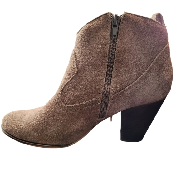 Steve Madden Cian suede anke boot with fringe - 9.            G - Picture 5 of 10